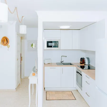 1bdr Sunny Terrace Daire